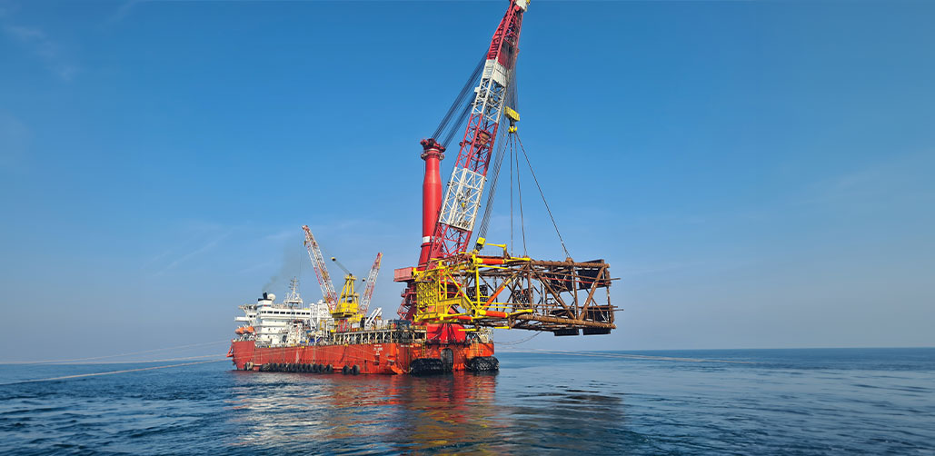 LTS 3000 Heavylift cum Pipelay Vessel in Saudi Waters